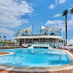 Glamorous White Tower Nord Mamaia