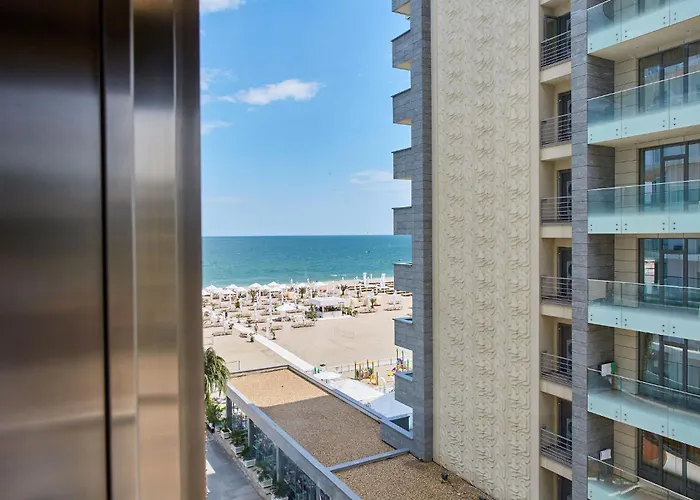 Glamorous White Tower Apartamento