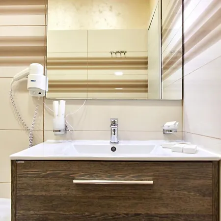Glamorous White Tower Mamaia