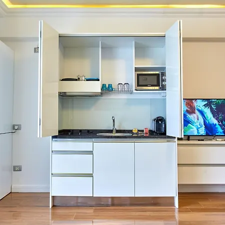 Glamorous White Tower Nord * Mamaia