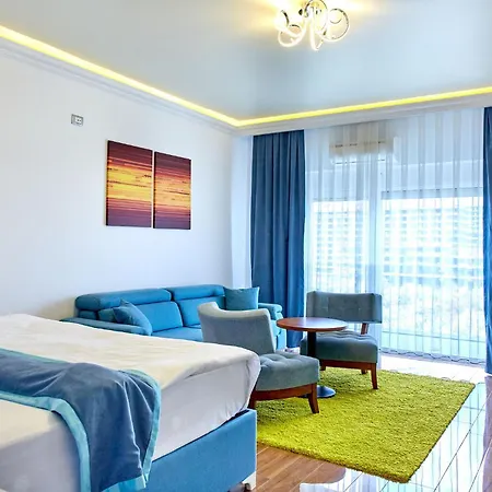 Glamorous White Tower Apartment Mamaia