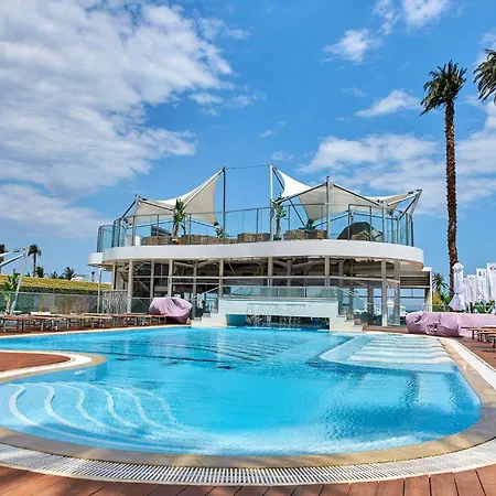 Glamorous White Tower Nord Mamaia