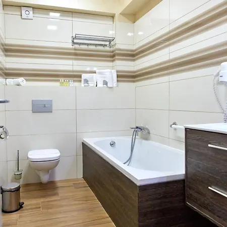 Glamorous White Tower * Mamaia