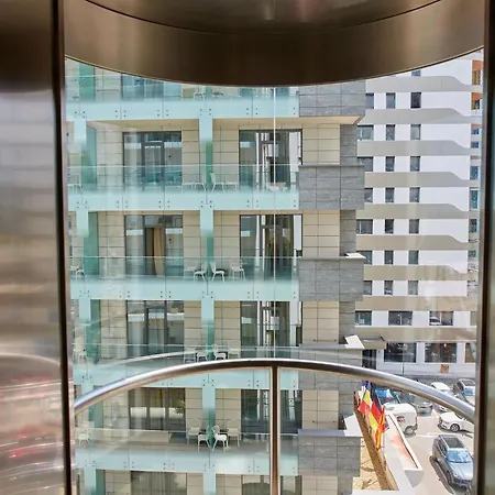 Apartment Glamorous White Tower Mamaia