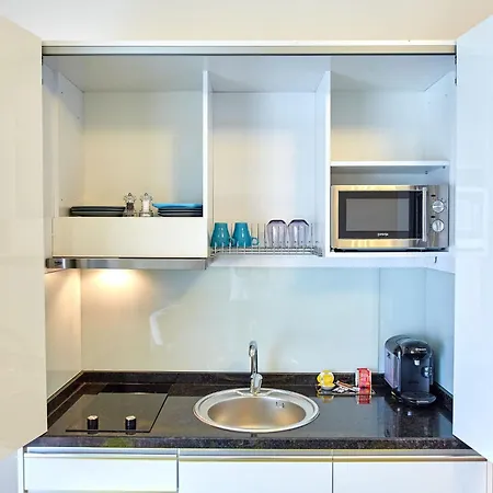 Apartment Glamorous White Tower