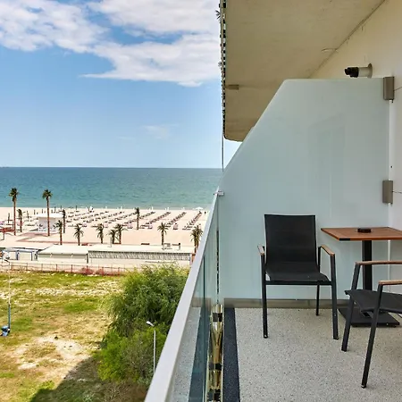 Glamorous White Tower * Mamaia