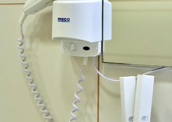 Glamorous White Tower Apartament