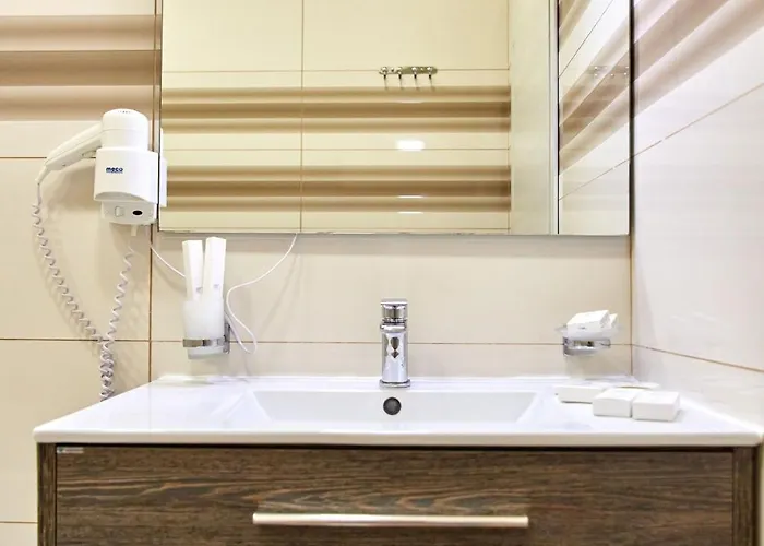 Glamorous White Tower Mamaia