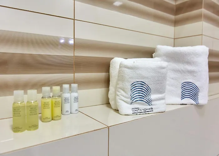 Glamorous White Tower Apartament