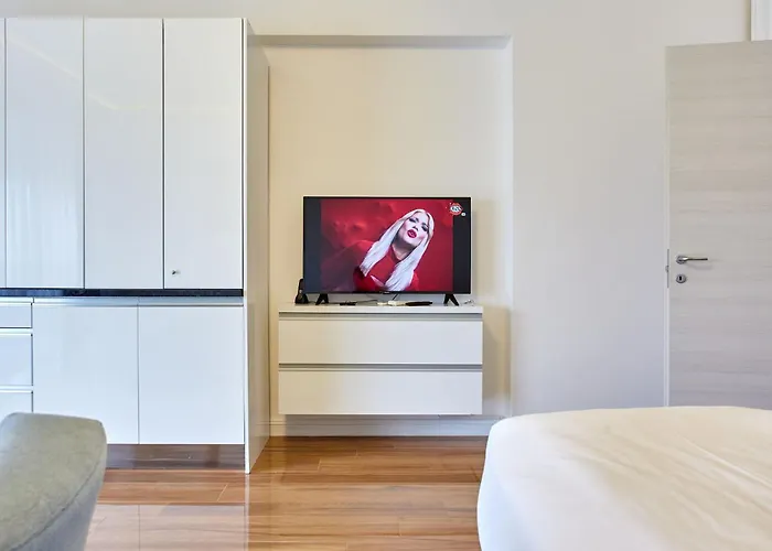 Glamorous White Tower Apartament *