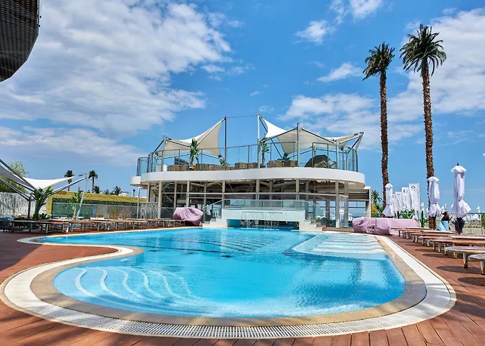 Glamorous White Tower Mamaia