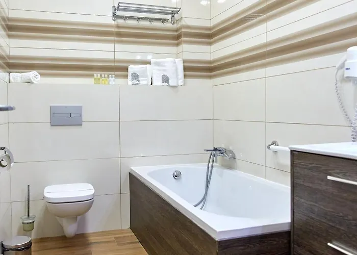 Glamorous White Tower * Mamaia