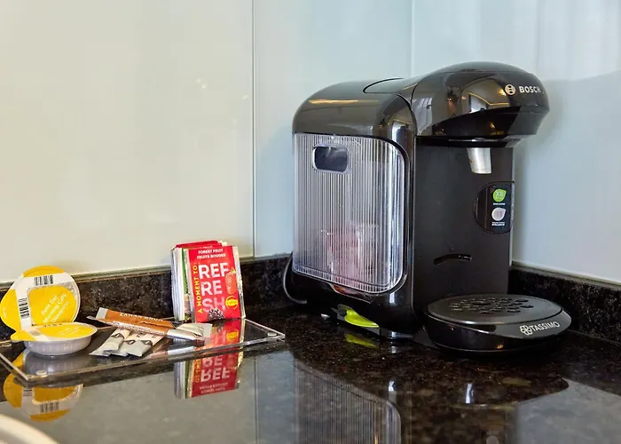 Glamorous White Tower Apartament