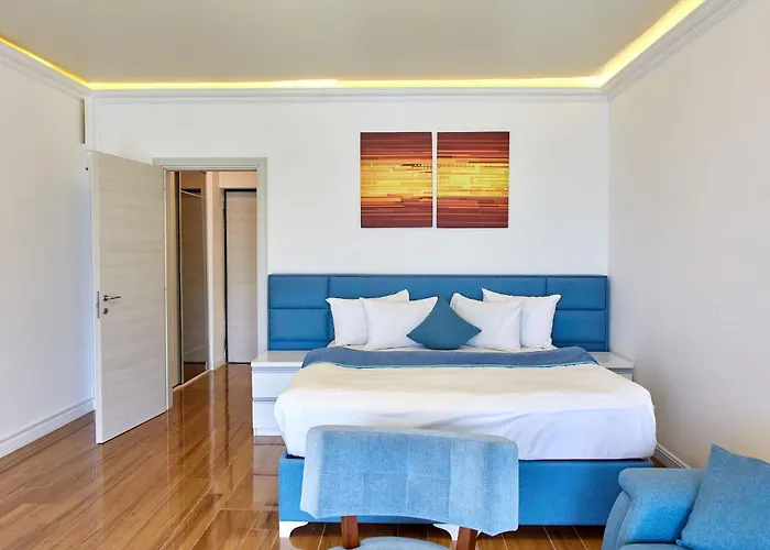 Glamorous White Tower Apartament Mamaia