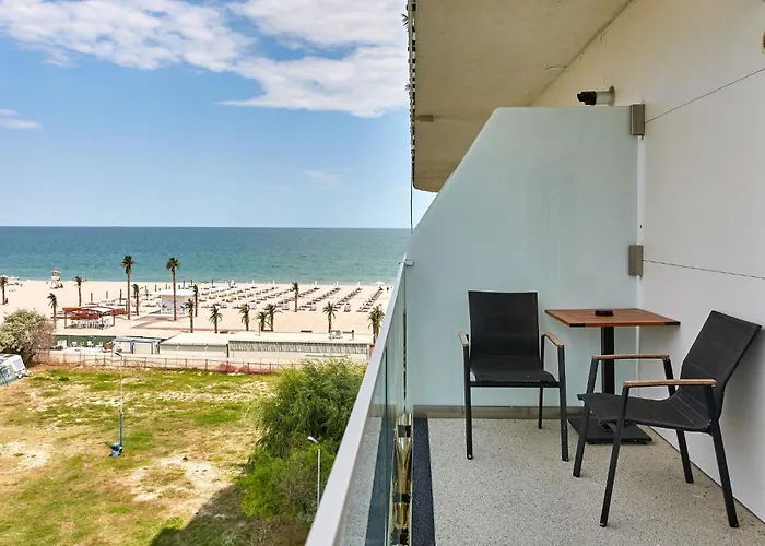 Glamorous White Tower * Mamaia